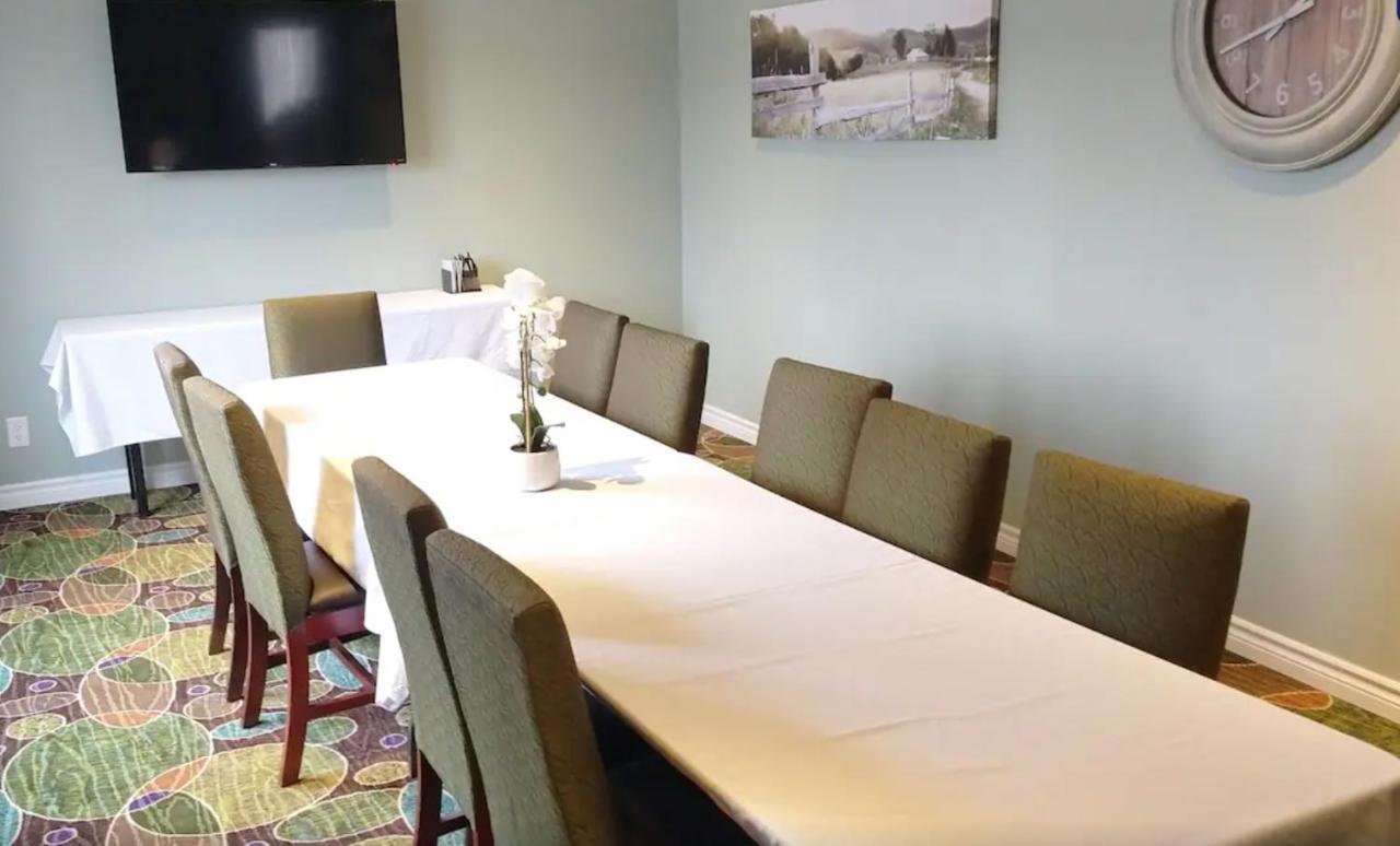 Quality Inn Peterborough Buitenkant foto